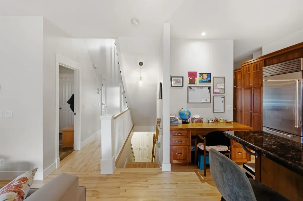 2818 6 Avenue NW Calgary AB T2N0Y3