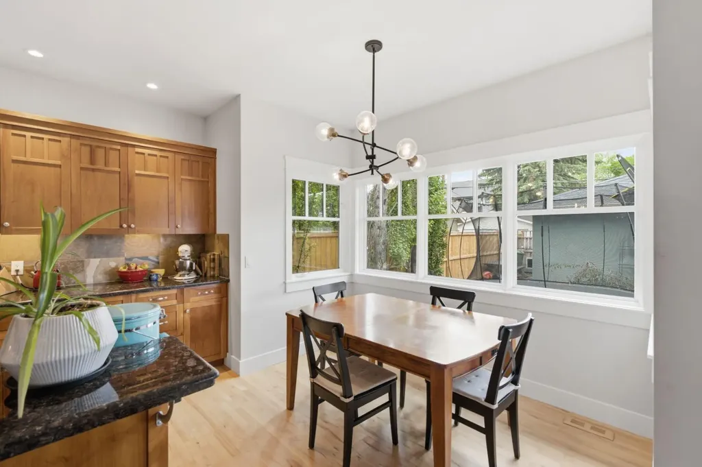 2818 6 Avenue NW Calgary AB T2N0Y3