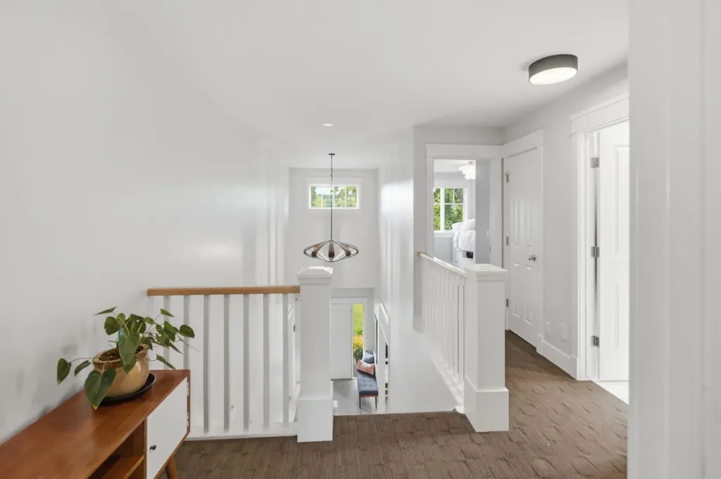 2818 6 Avenue NW Calgary AB T2N0Y3
