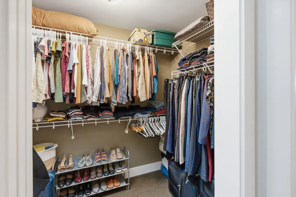 2818 6 Avenue NW Calgary AB T2N0Y3