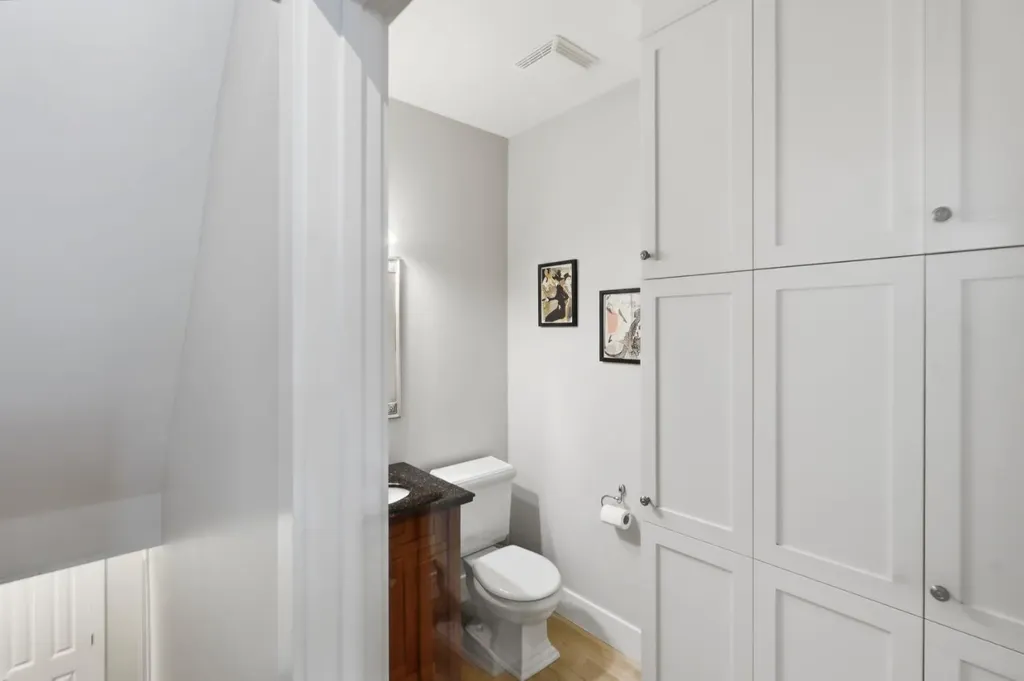 2818 6 Avenue NW Calgary AB T2N0Y3