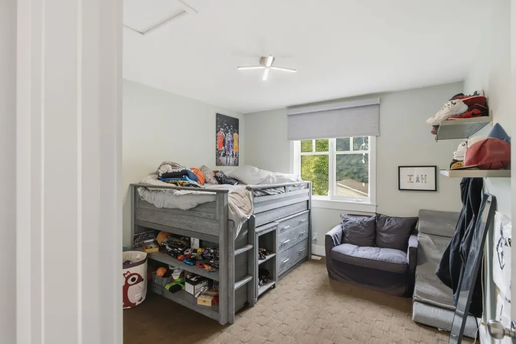 2818 6 Avenue NW Calgary AB T2N0Y3