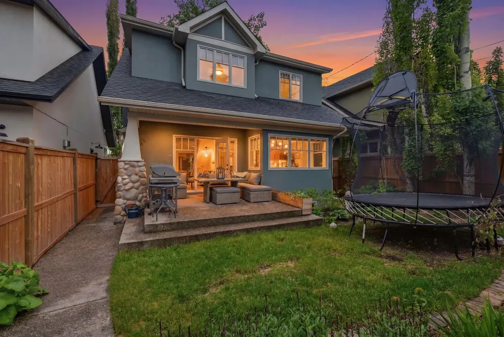 2818 6 Avenue NW Calgary AB T2N0Y3