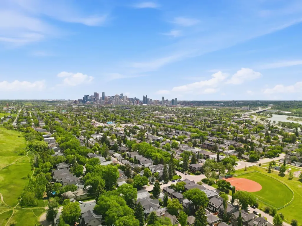2818 6 Avenue NW Calgary AB T2N0Y3