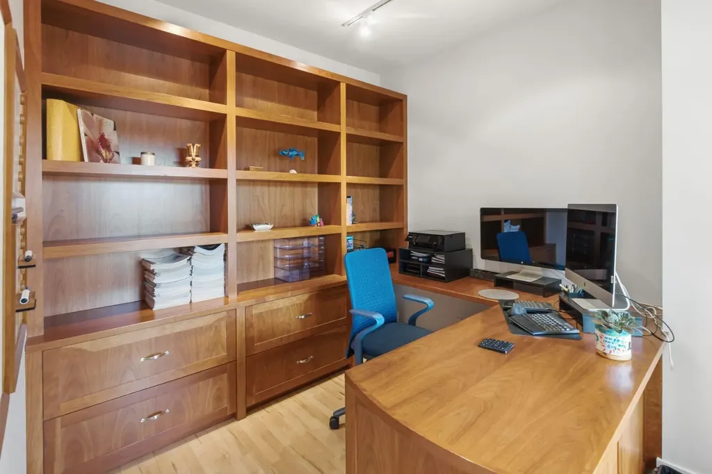 2818 6 Avenue NW Calgary AB T2N0Y3