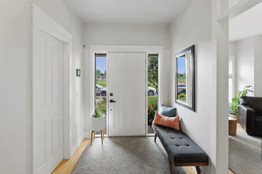 2818 6 Avenue NW Calgary AB T2N0Y3