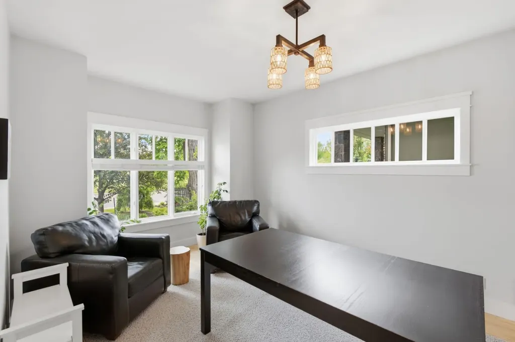 2818 6 Avenue NW Calgary AB T2N0Y3