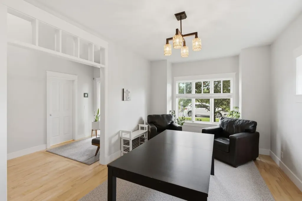2818 6 Avenue NW Calgary AB T2N0Y3
