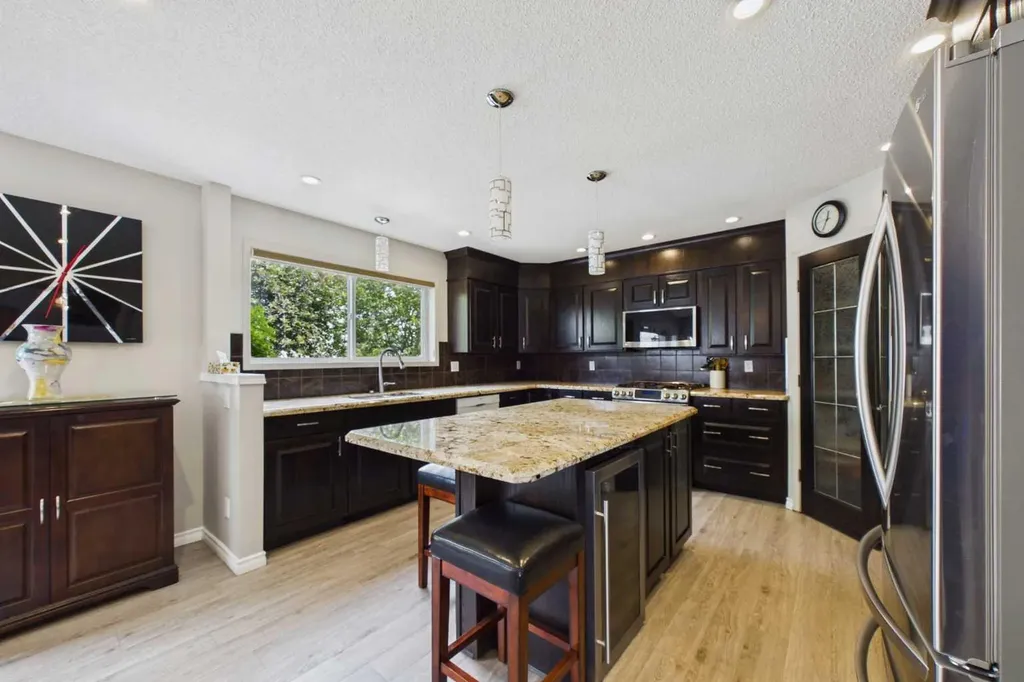 3758 Douglas Ridge Link SE Calgary AB T2Z3H7
