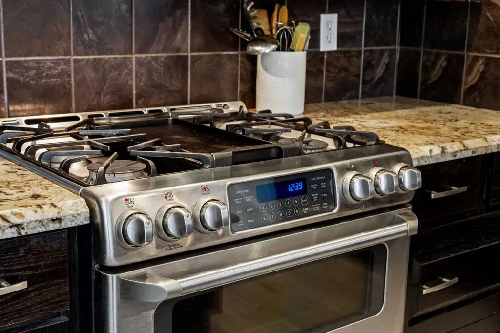 3758 Douglas Ridge Link SE Calgary AB T2Z3H7