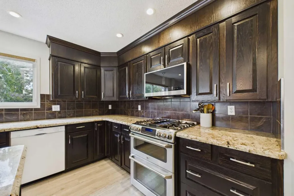 3758 Douglas Ridge Link SE Calgary AB T2Z3H7