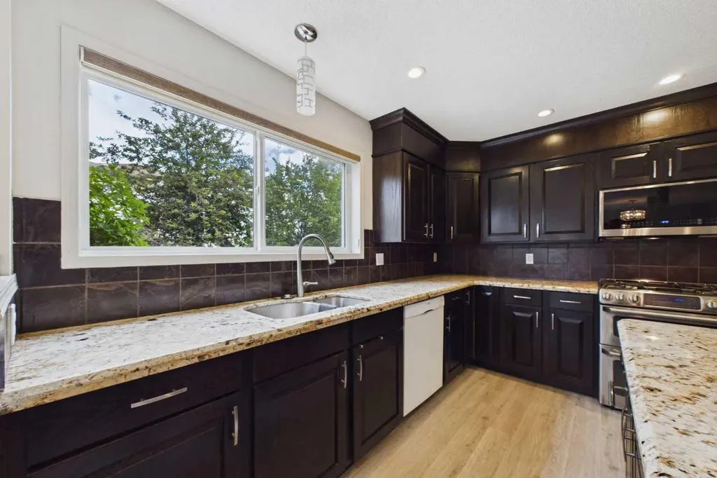 3758 Douglas Ridge Link SE Calgary AB T2Z3H7