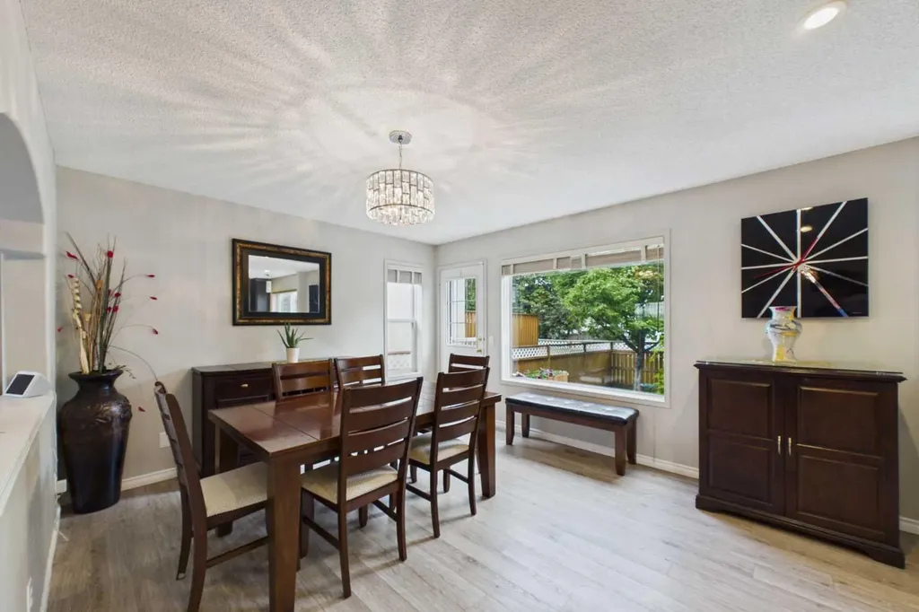 3758 Douglas Ridge Link SE Calgary AB T2Z3H7