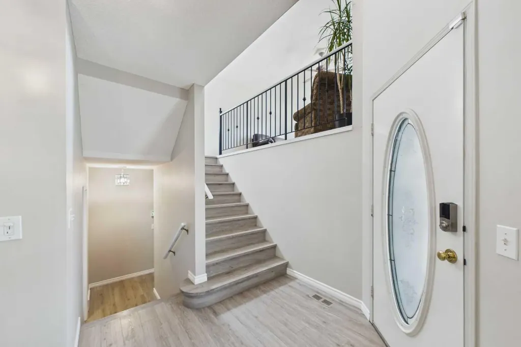 3758 Douglas Ridge Link SE Calgary AB T2Z3H7