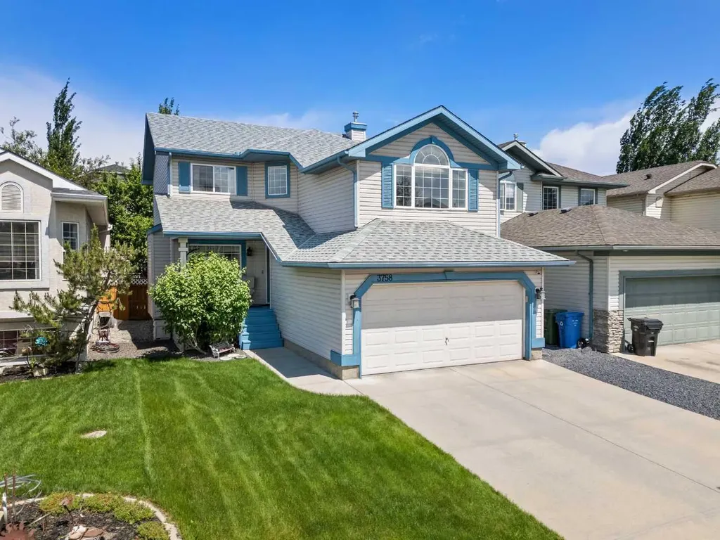3758 Douglas Ridge Link SE Calgary AB T2Z3H7