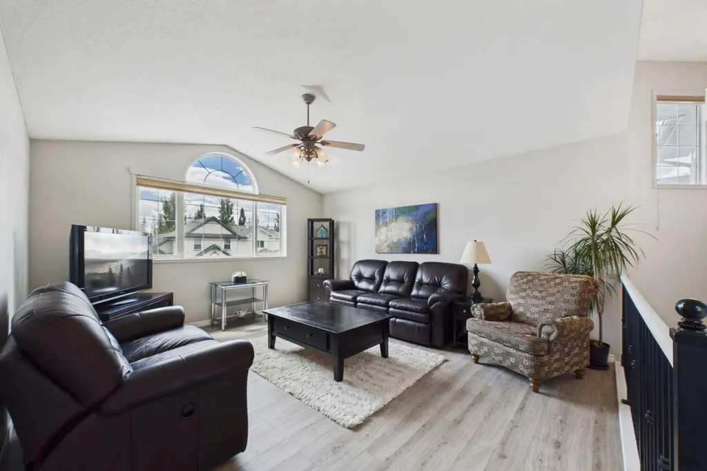 3758 Douglas Ridge Link SE Calgary AB T2Z3H7