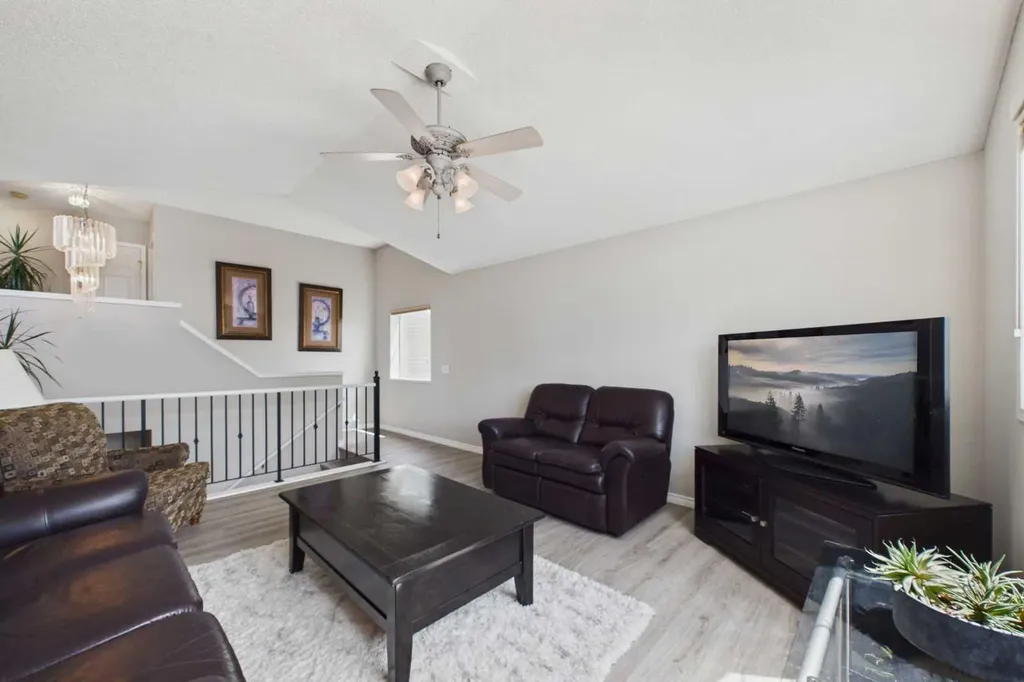 3758 Douglas Ridge Link SE Calgary AB T2Z3H7