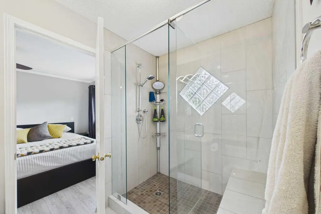3758 Douglas Ridge Link SE Calgary AB T2Z3H7