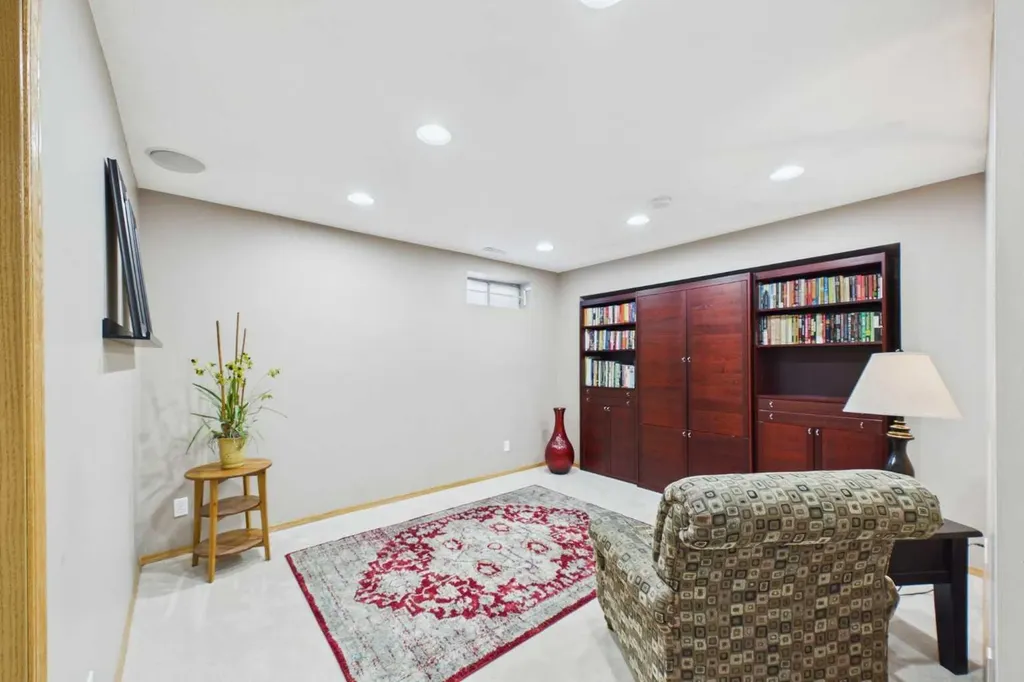 3758 Douglas Ridge Link SE Calgary AB T2Z3H7