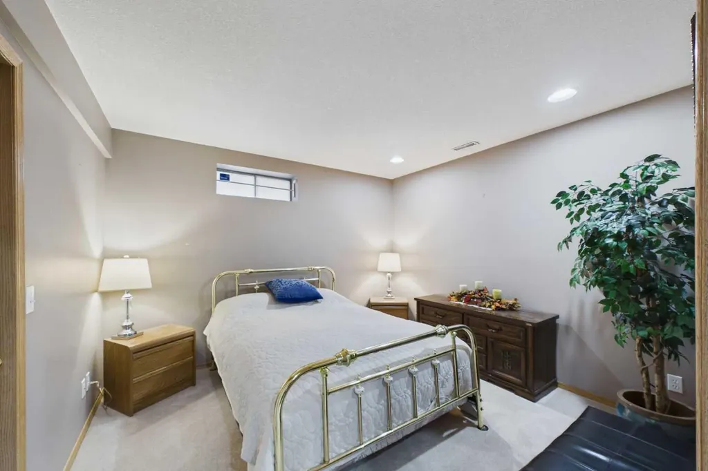 3758 Douglas Ridge Link SE Calgary AB T2Z3H7