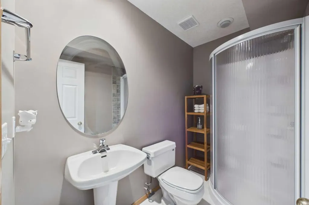 3758 Douglas Ridge Link SE Calgary AB T2Z3H7