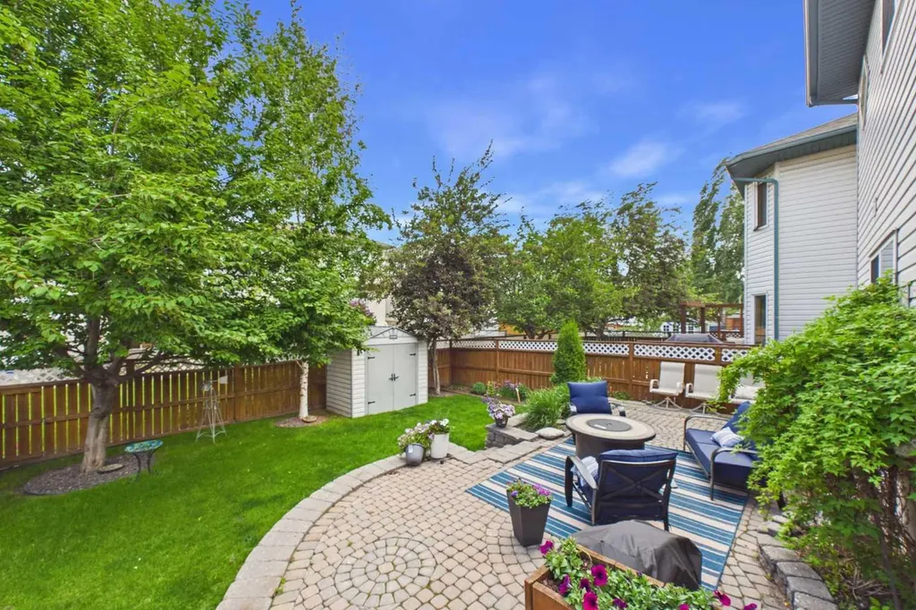 3758 Douglas Ridge Link SE Calgary AB T2Z3H7