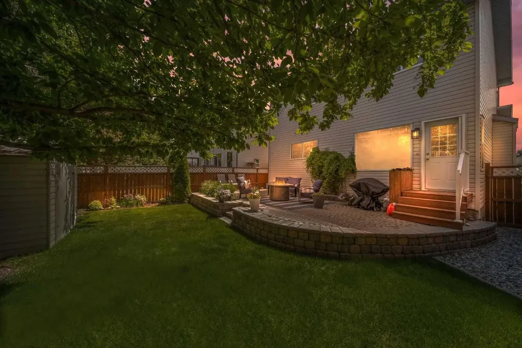 3758 Douglas Ridge Link SE Calgary AB T2Z3H7