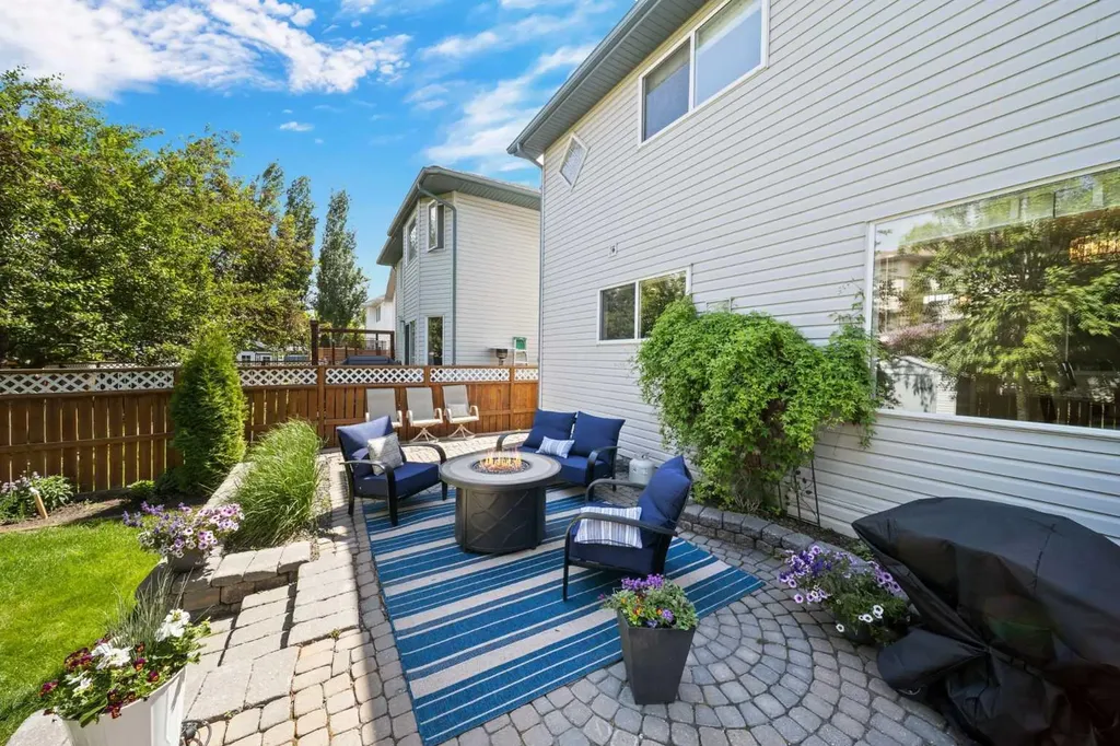 3758 Douglas Ridge Link SE Calgary AB T2Z3H7