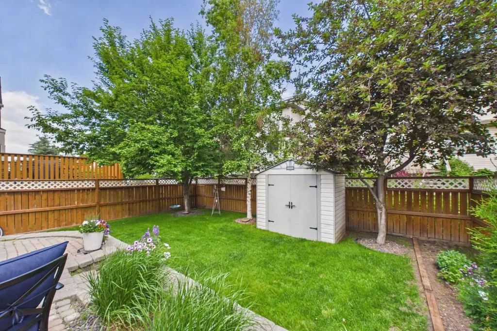 3758 Douglas Ridge Link SE Calgary AB T2Z3H7