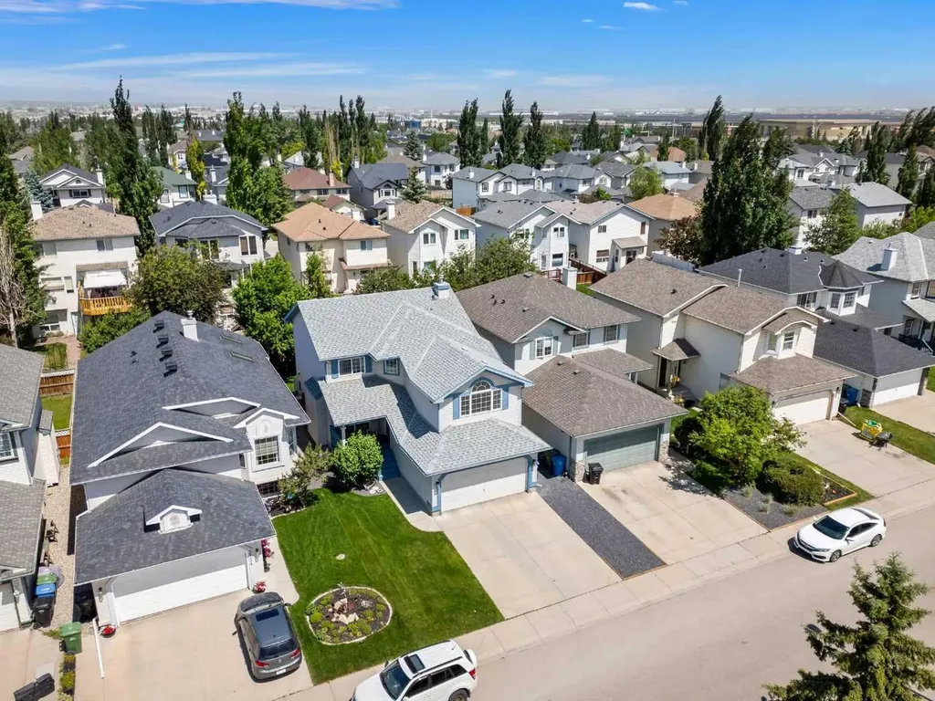 3758 Douglas Ridge Link SE Calgary AB T2Z3H7