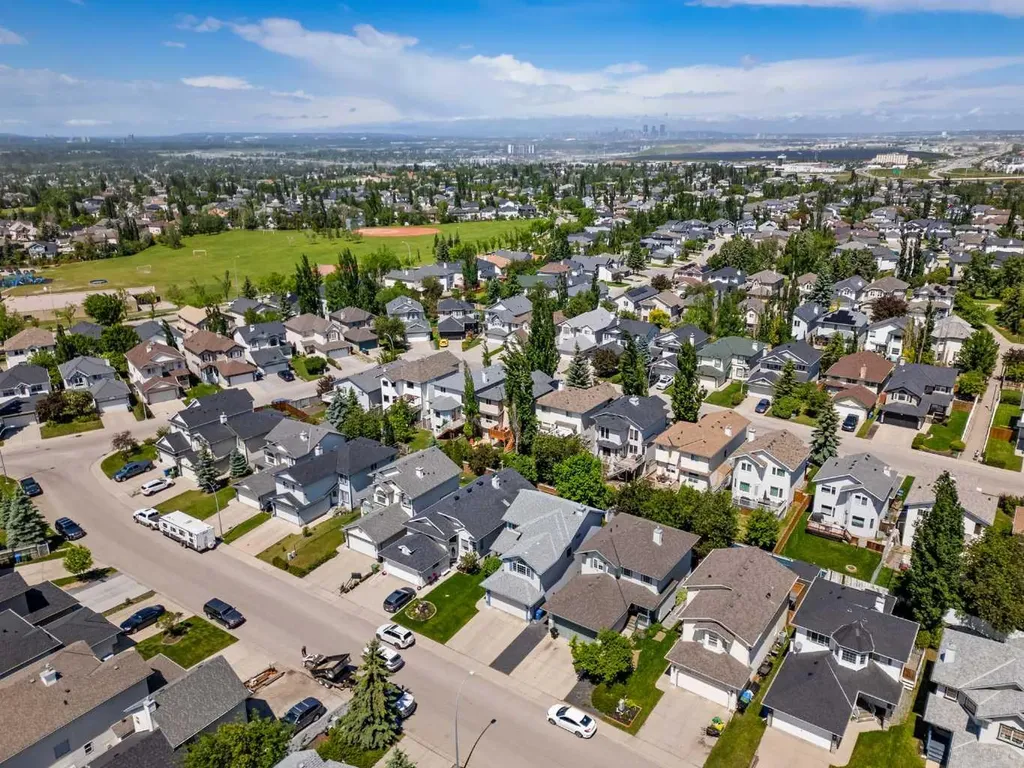 3758 Douglas Ridge Link SE Calgary AB T2Z3H7