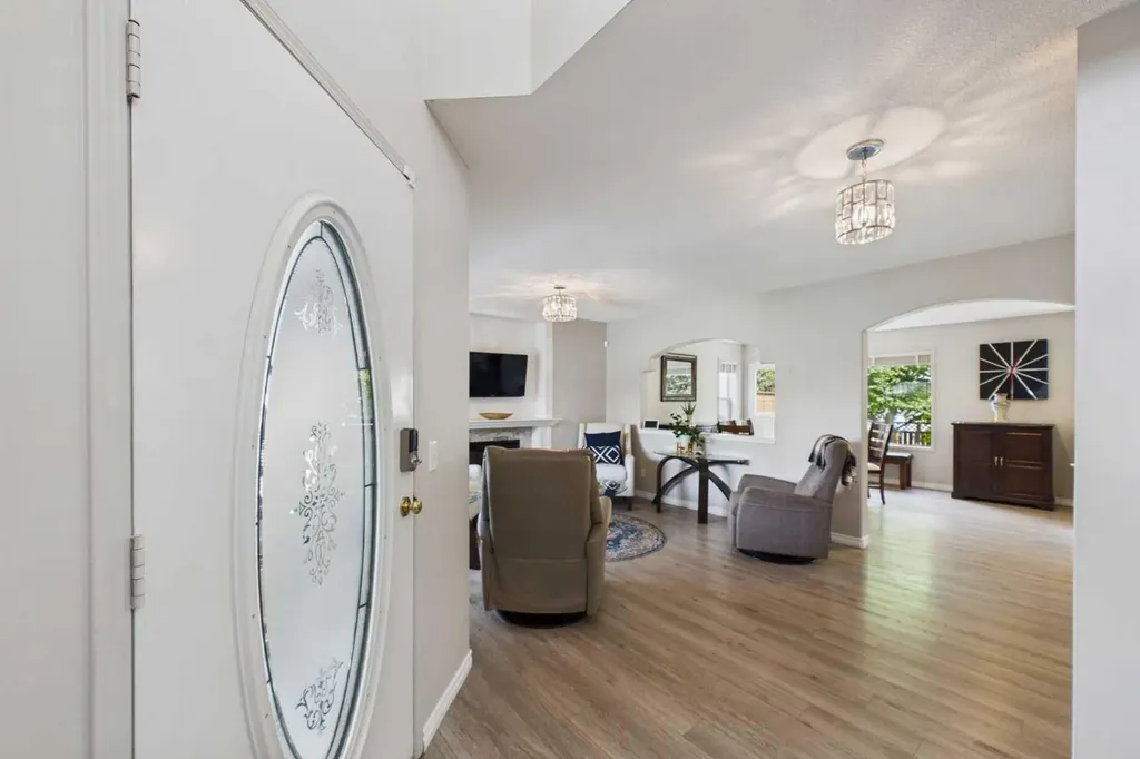 3758 Douglas Ridge Link SE Calgary AB T2Z3H7