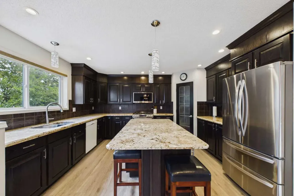 3758 Douglas Ridge Link SE Calgary AB T2Z3H7
