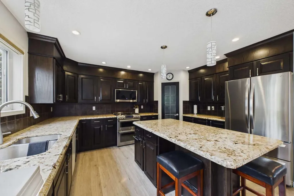 3758 Douglas Ridge Link SE Calgary AB T2Z3H7