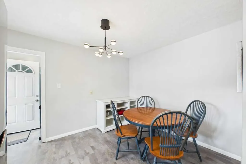 119 Ferncliff Crescent SE Calgary AB T2H0v5