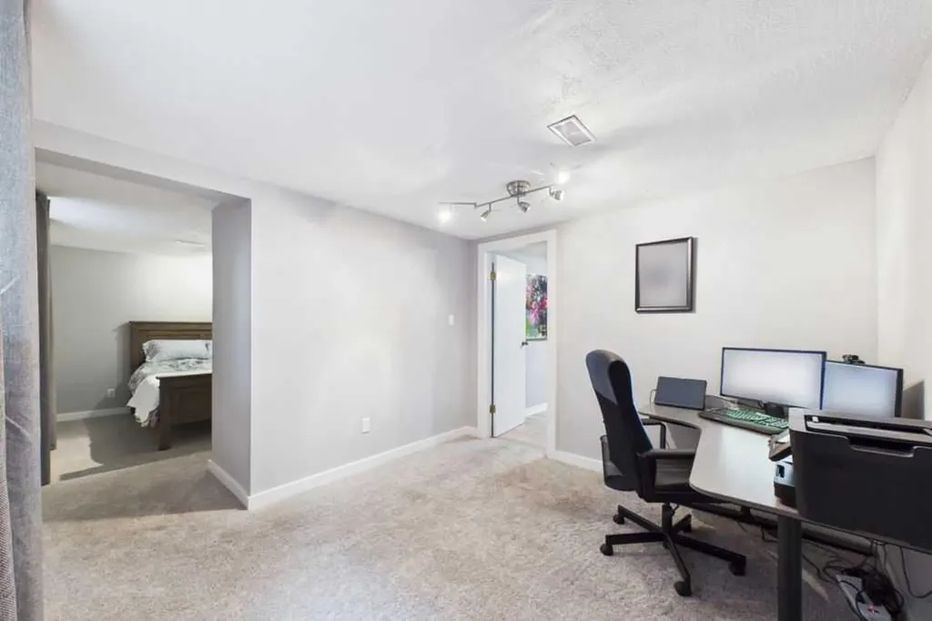 119 Ferncliff Crescent SE Calgary AB T2H0v5