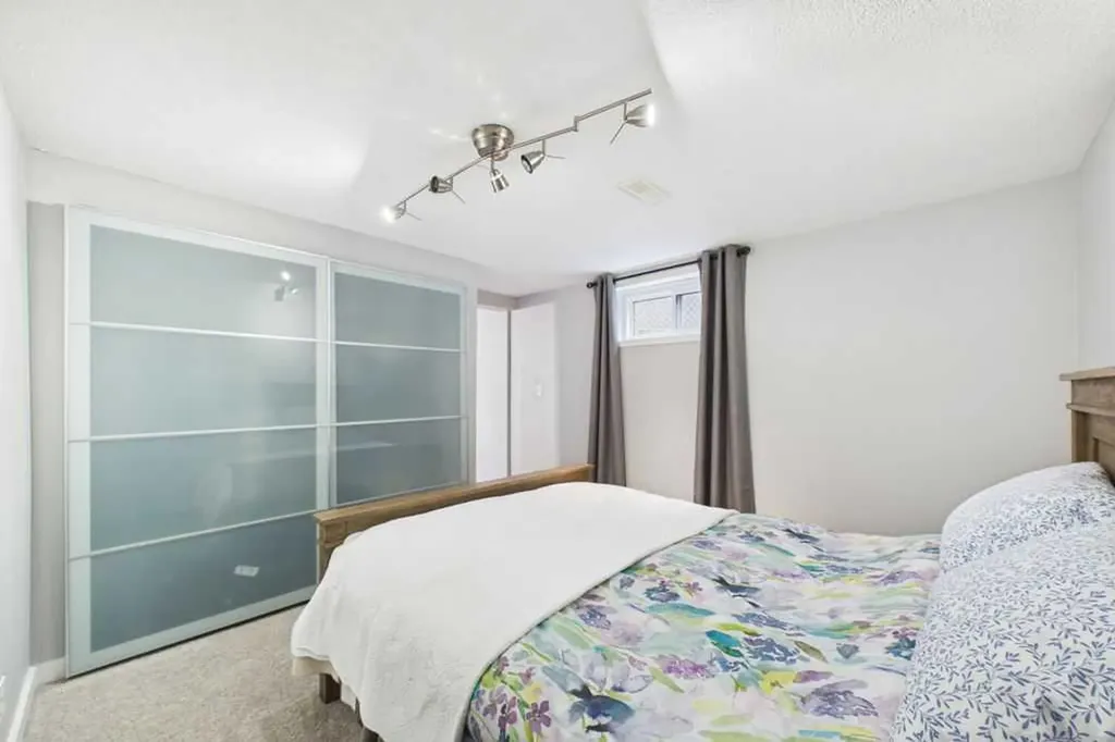 119 Ferncliff Crescent SE Calgary AB T2H0v5