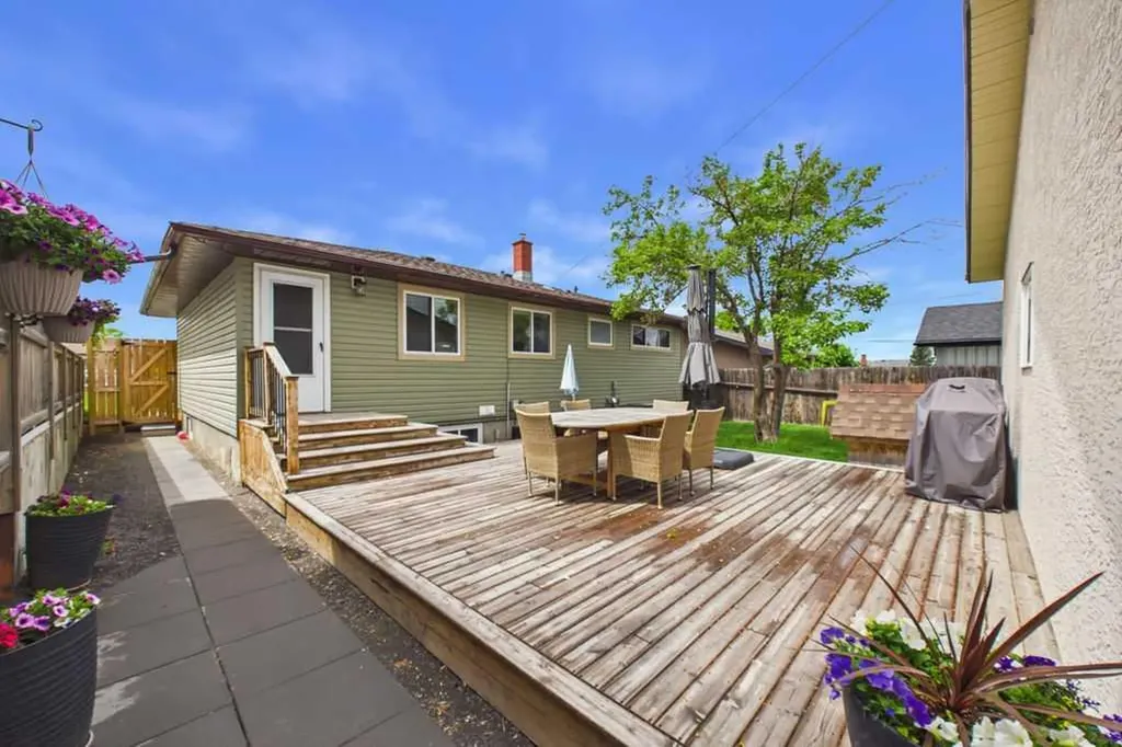 119 Ferncliff Crescent SE Calgary AB T2H0v5