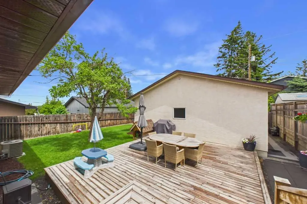 119 Ferncliff Crescent SE Calgary AB T2H0v5