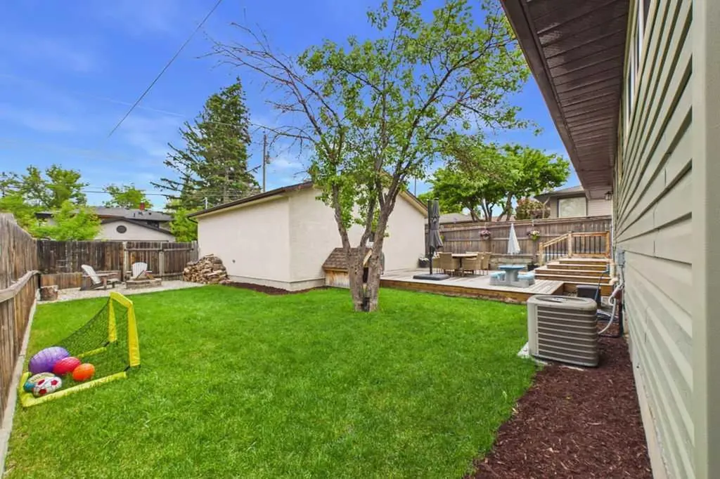 119 Ferncliff Crescent SE Calgary AB T2H0v5