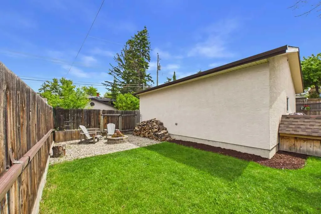 119 Ferncliff Crescent SE Calgary AB T2H0v5