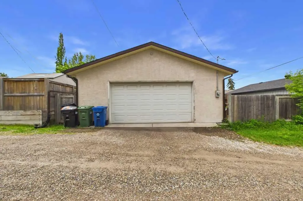 119 Ferncliff Crescent SE Calgary AB T2H0v5
