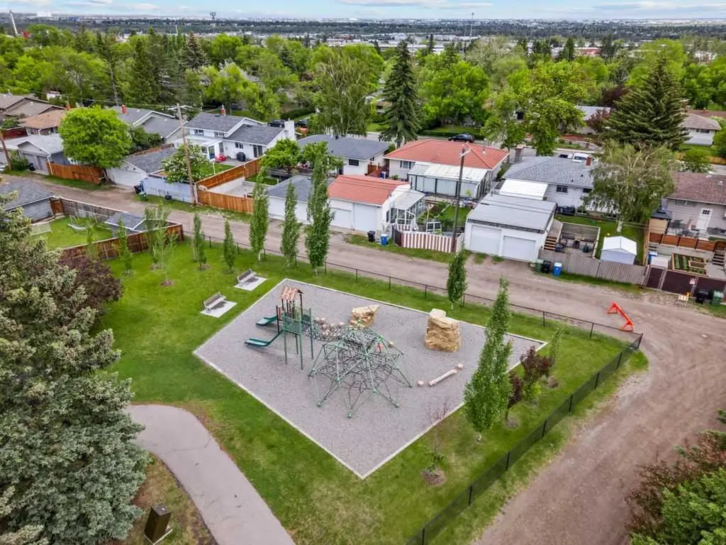 119 Ferncliff Crescent SE Calgary AB T2H0v5
