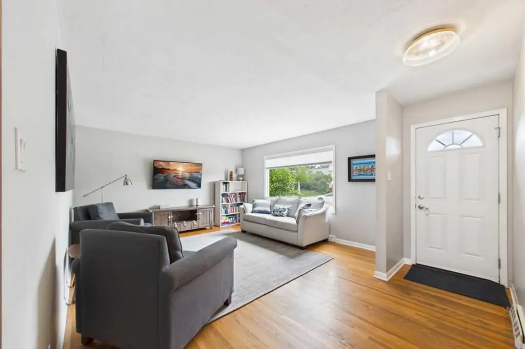 119 Ferncliff Crescent SE Calgary AB T2H0v5