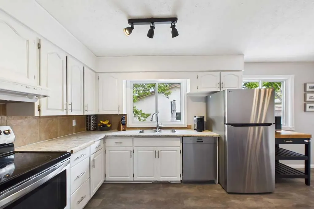 119 Ferncliff Crescent SE Calgary AB T2H0v5