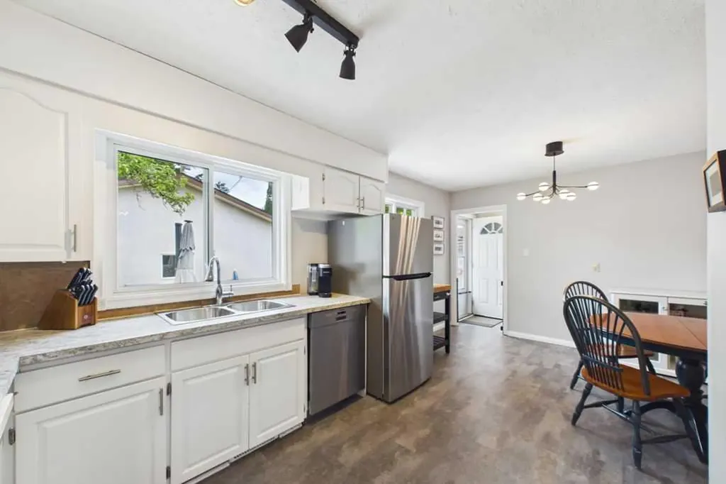 119 Ferncliff Crescent SE Calgary AB T2H0v5