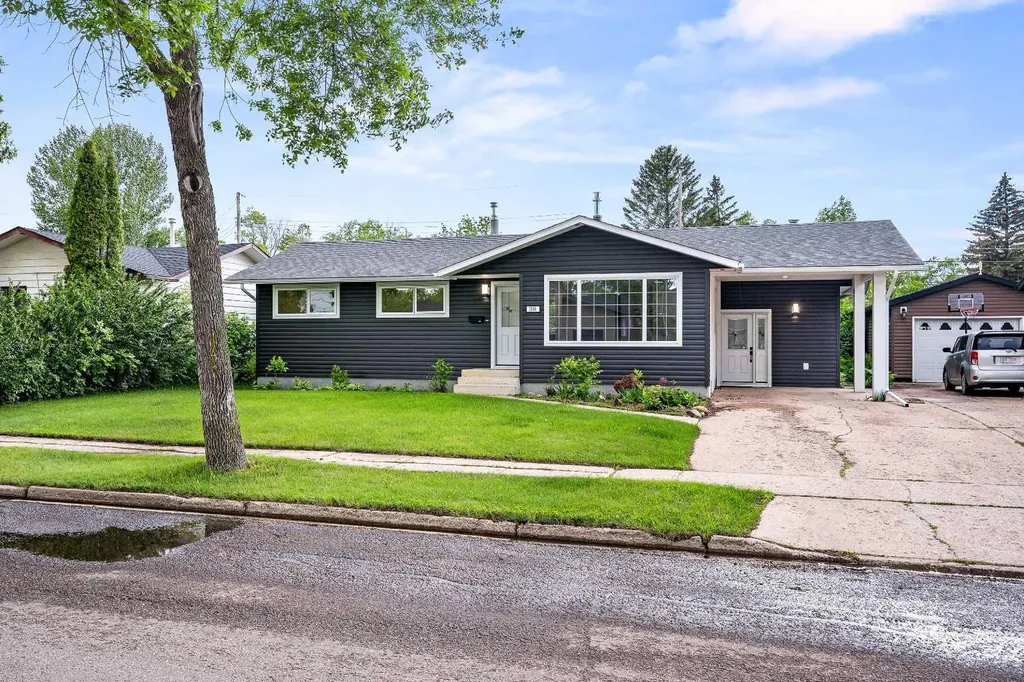 38 Alberta Crescent Lloydminster AB T9V 3G3