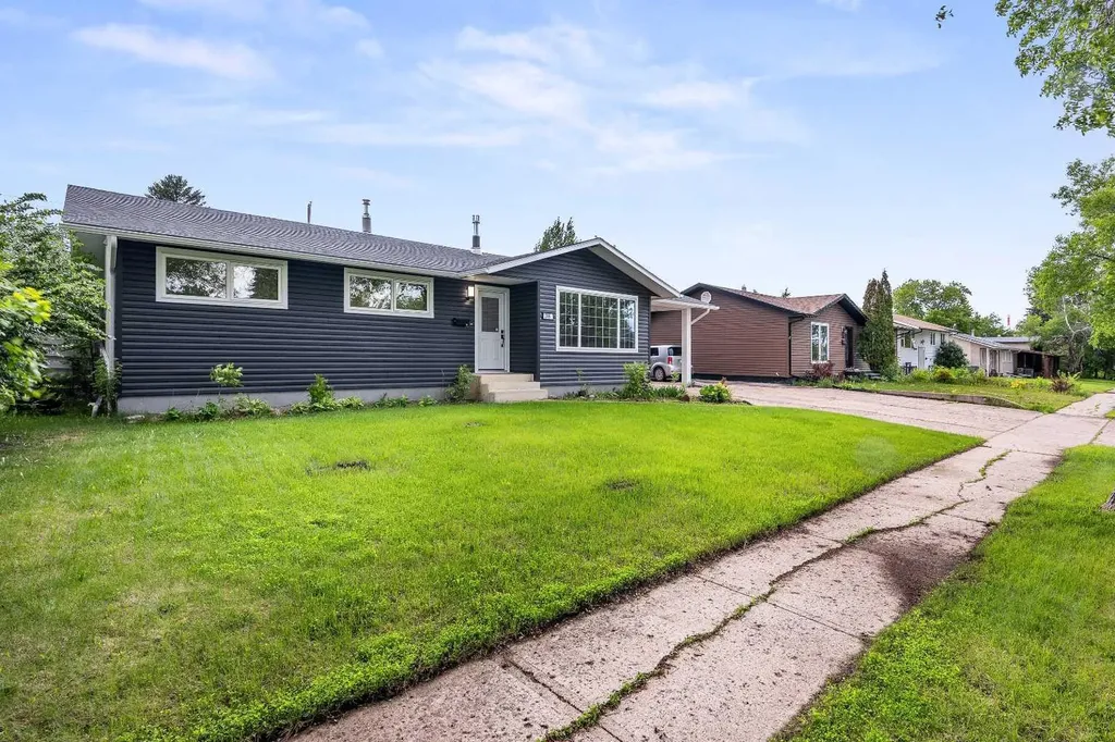 38 Alberta Crescent Lloydminster AB T9V 3G3
