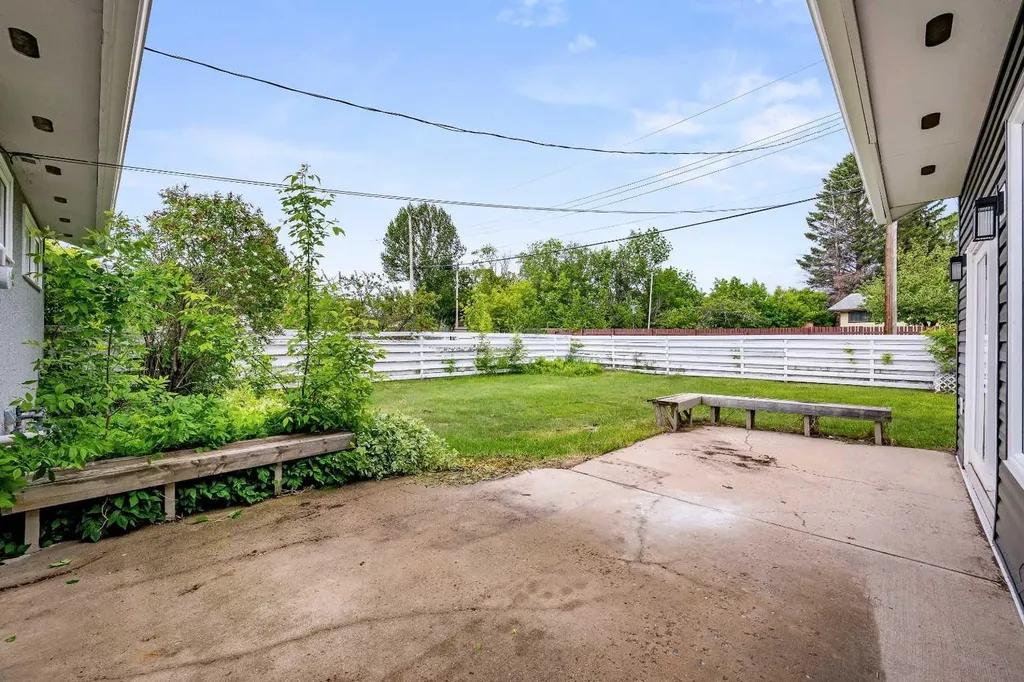 38 Alberta Crescent Lloydminster AB T9V 3G3