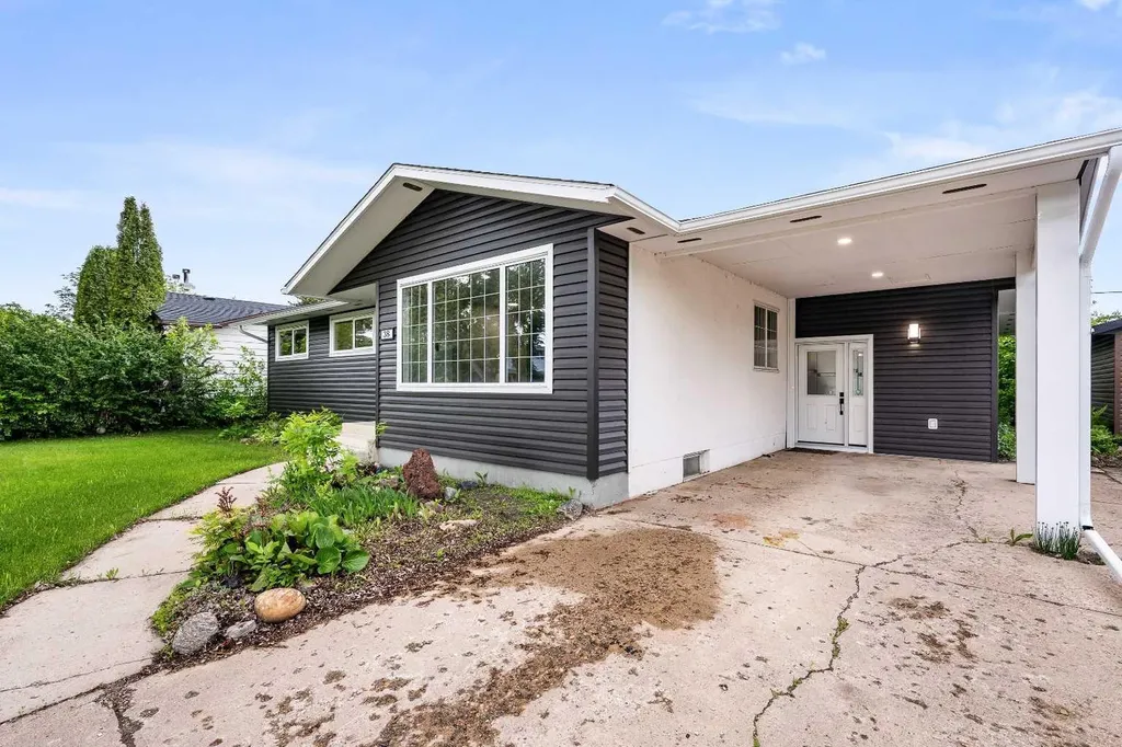 38 Alberta Crescent Lloydminster AB T9V 3G3